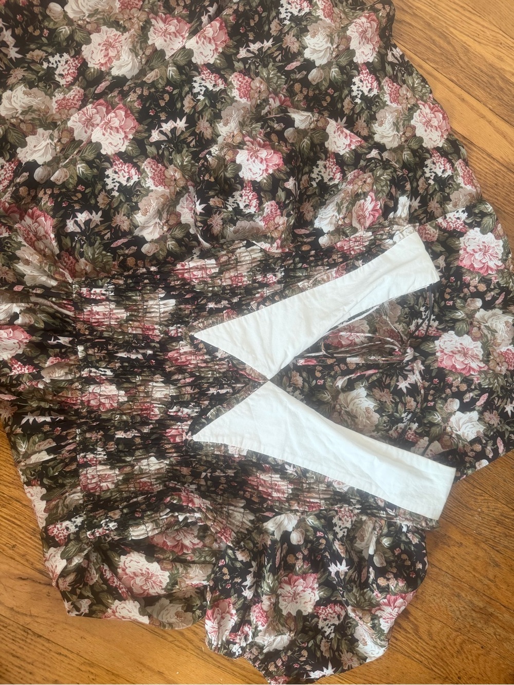 En Saison Size Small Smocked Midi Floral Dress with Collar